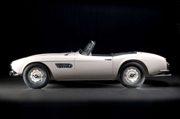 Влиятелният вносител Макс Хофман (1904-1981) убеждава ръководството на BMW да проектира 507 за американския пазар. Той е уверен, че това ще подобри имиджа на марката като доставчик на спортни автомобили на най-големия и доходоносен пазар в света тогава. Въпреки че планът му определено има плюсове, той се проваля, защото 507 се оказва много по-скъп от очакваното. Въпреки това попада в ръцете на знаменитости като Елвис Пресли, който притежава две и подарява едната на Урсула Андрес.
BMW спря 507, след като направи 252 екземпляра между 1956 и 1959, и заради огромните разходи за разработването му едва не банкрутира (имаше дори вариант да бъде погълната от Mercedes). Баварците се спасиха благодарение на компактни модели като BMW 700, и дълго оставаха встрани от високите пазарни сегменти. 